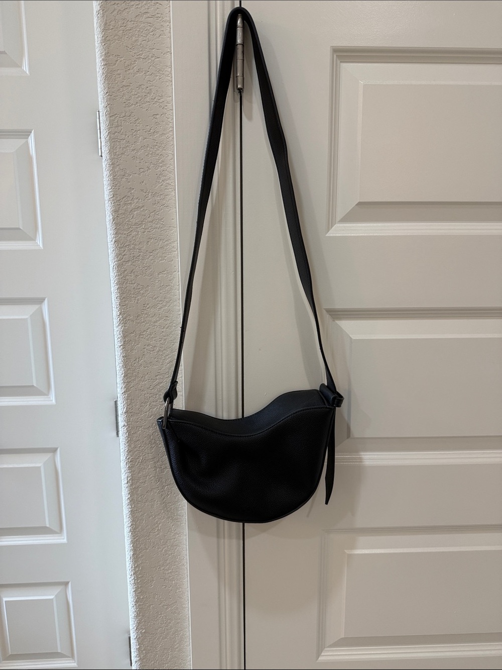 BCBG Black Pebbled Crescent Hobo/ Crossbody Bag